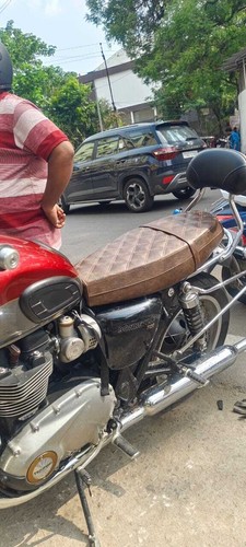 Asiento de diseño acolchado doble Triumph Bonneville T100/T120/Street (frío líquido) - Imagen 4 de 10