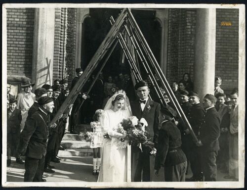 Larger size, amazing chimney sweep wedding w ladders, unusual, rare, Vintage fin - Picture 1 of 6