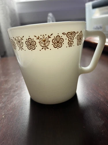 PYREX No: 1410  Butterfly Gold "D" Handle  Coffee/Tea Mug