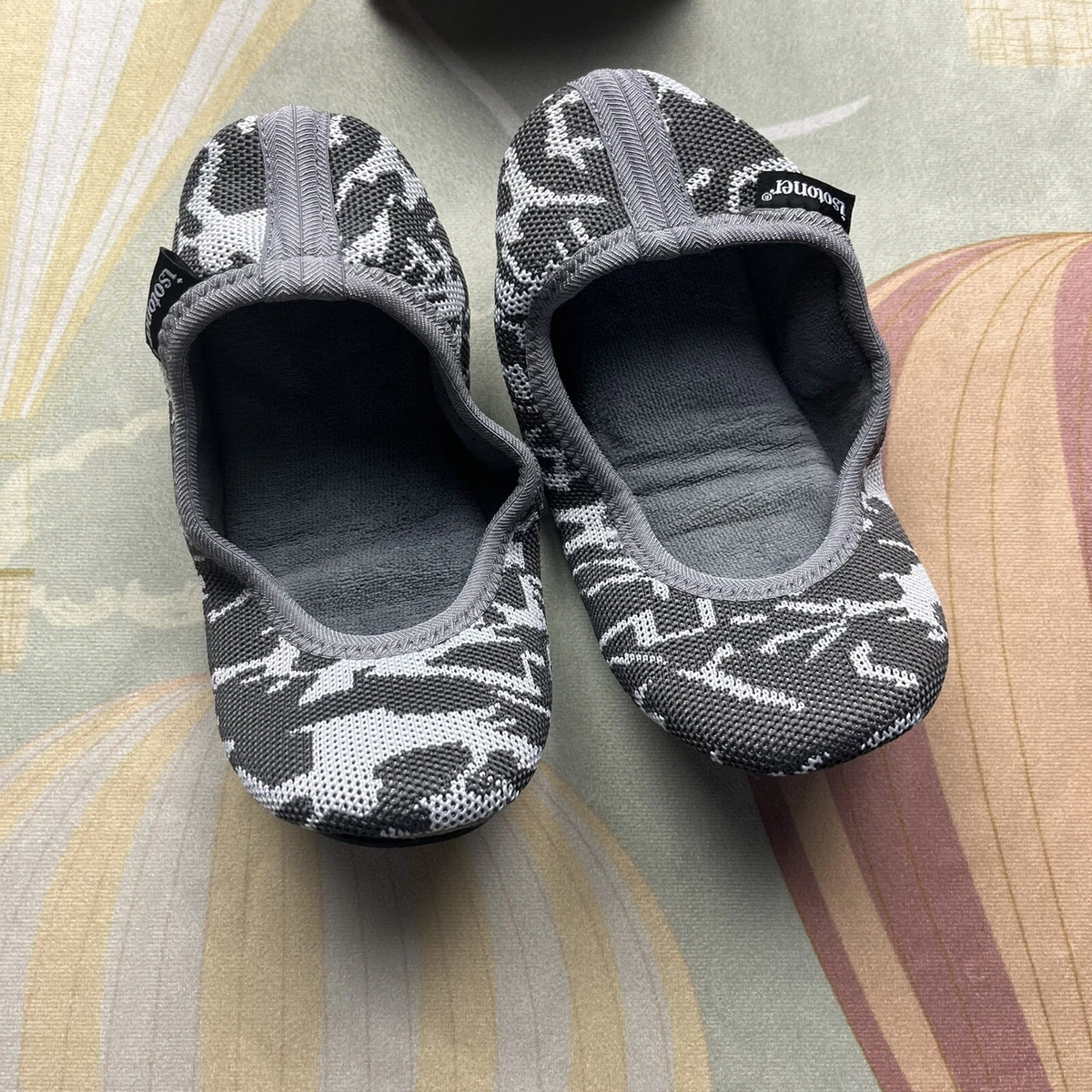 Isotoner travel slippers discount