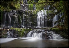 Gr&uuml;ner Wald Wasserfall B&auml;ume Landschaft gro&szlig;es Kunst gerahmtes Leinwandbild 20x30"
