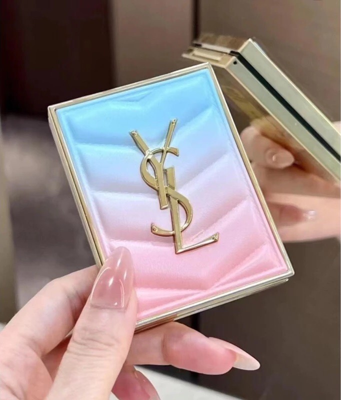 4 g. YSL Couture Mini Clutch Eyeshadow Palette 125 Blooming Lust