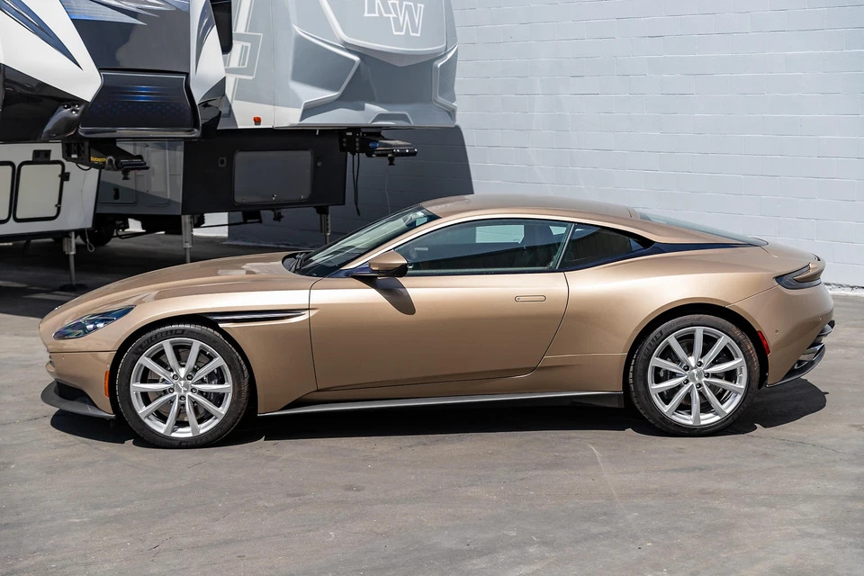 Aston Martin DB11 2019 V8 cupé  Foto 3 de 4