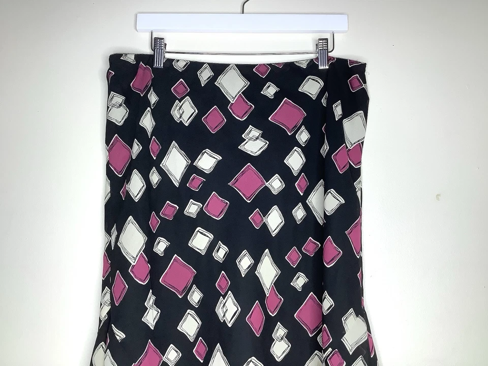 Falda Vintage Axcess Liz Claiborne Negra Y Rosa Estampado Geométrico Talla 16 Foto 3 de 4