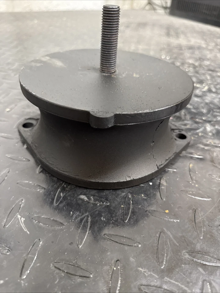 Новый резиновый амортизатор Volvo PN 13304787 - Изображение 2 из 4