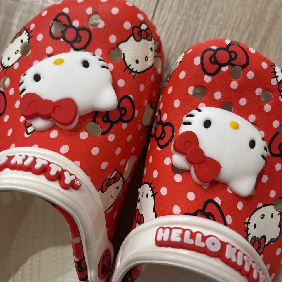 Tamancos Crocs Hello Kitty vermelho rosa bolinhas crianças tamanho J1 - Imagem 4 de 4