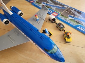 LEGO CITY: Airport Passenger Terminal (60104) Complete W/ Instruction (no box)