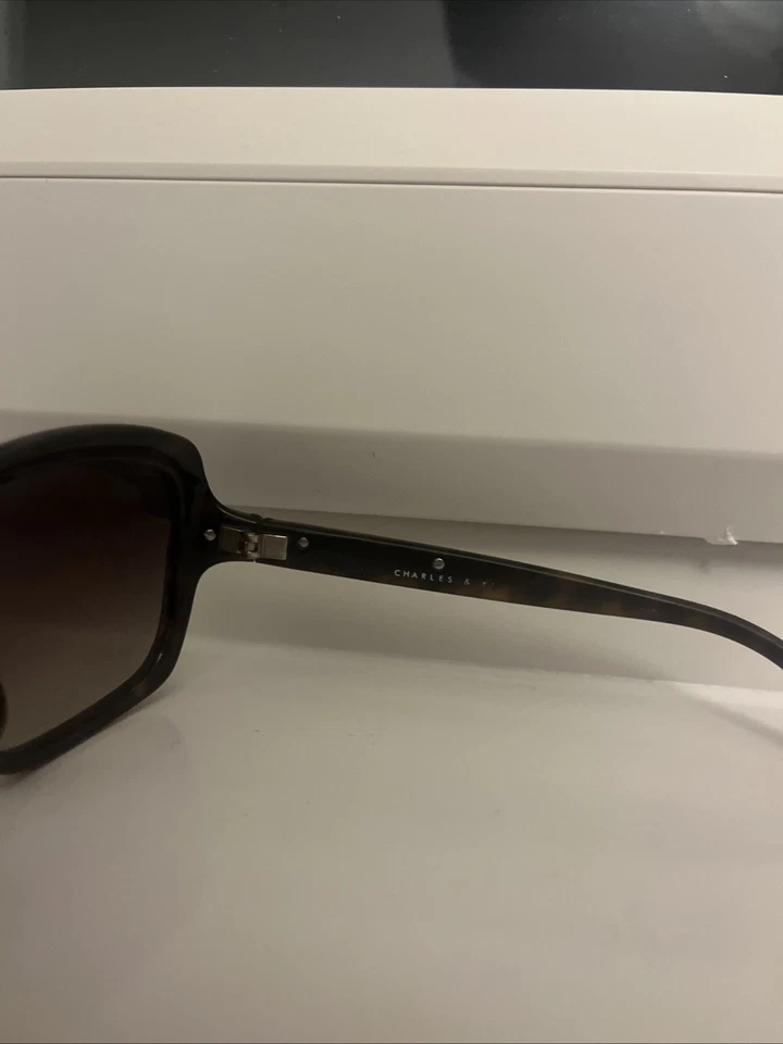 Women's Sunglasses. Worn A Few Times. No Damage See Photos. - Image 3 of 3
