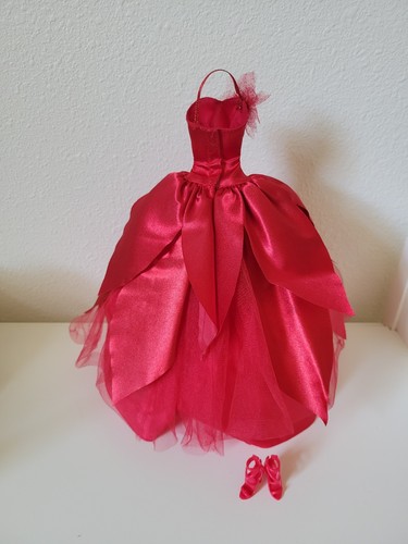 🎀 Barbie Signature Doll Red Gala Dress Outfit Petal Motive Heels Beautiful! - Picture 5 of 6