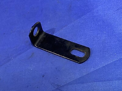 TRIUMPH T100 5TA 3TA AUSPUFFROHR BEFESTIGUNG HALTER 82-4707 NEU