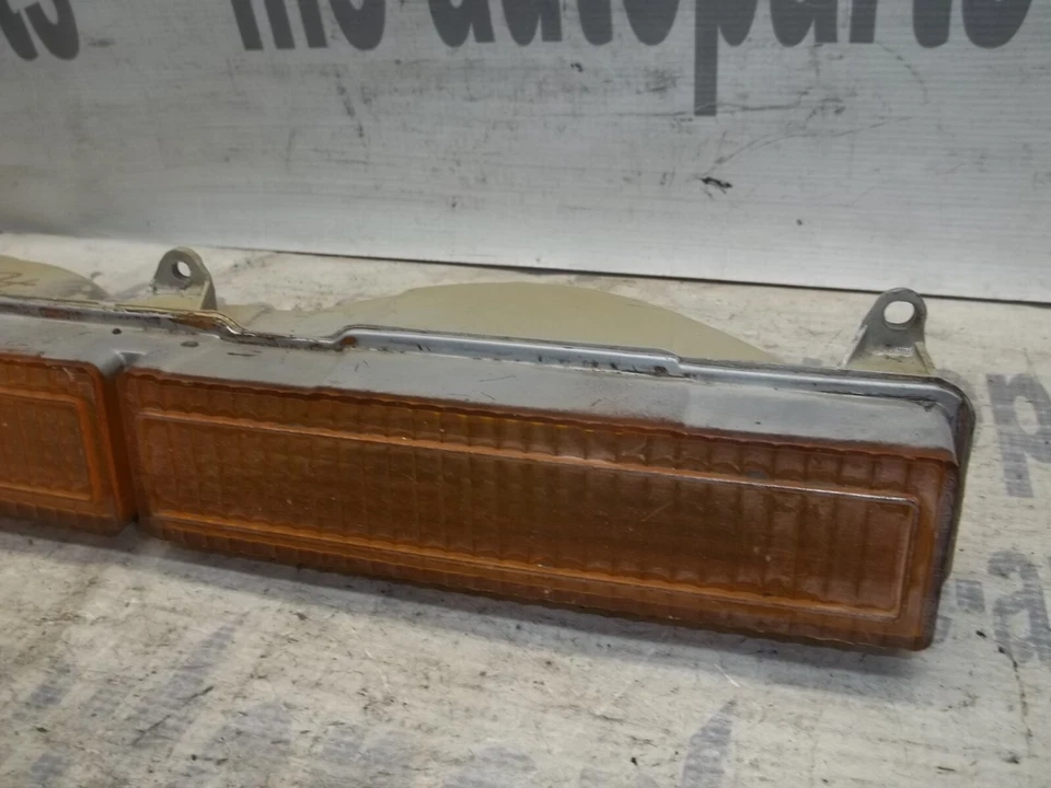 Cadillac Sevilla 1976-1979 OEM PASAJERO DERECHO MARCADOR INTERMITENTE LÁMPARA 5967110 Foto 2 de 4