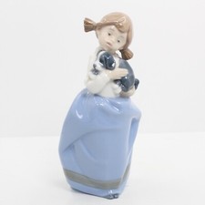 Lladro Nao Girl Holding Sleeping Puppy Daisa Handmade Spain 1987 7.5"