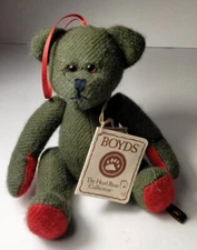 Boyds Bear Head Bear Collection Heirloom Series Style#904587 Green With Red Paws