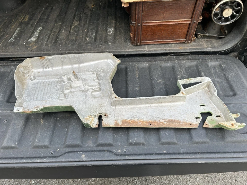 Ertl John Deere Pedal Tractor Right Half Of The Main Body. Use For Wall Art. - Image 4 of 4