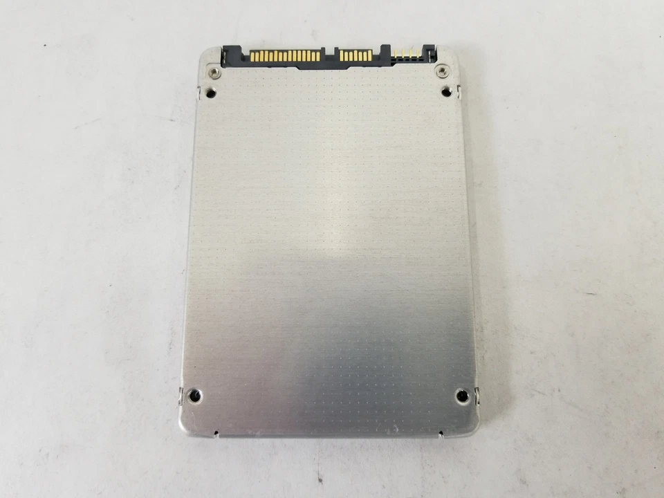 Лот из 2 твердотельных накопителей Toshiba SG6 KSG60ZSE256G 256 ГБ SATA III 2,5 дюйма - Изображение 2 из 3