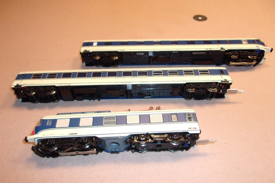 VINTAGE ROCO 43053 LOCOMOTIVE DBB & PASSENGER CAR & RESTAURANT CAR - Image 4 of 4