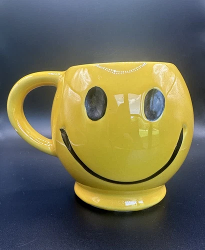 Vtg 70’s McCoy Pottery Ceramic Yellow Smiley Happy Day Face Coffee Cup Mug USA