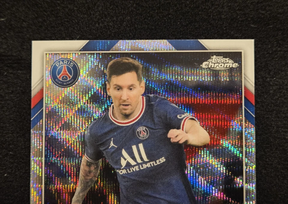2021-22 Lionel Messi SSP /45! Topps Chrome #17 PSG Team Set Wave Refractor NM/M - Image 3 of 4