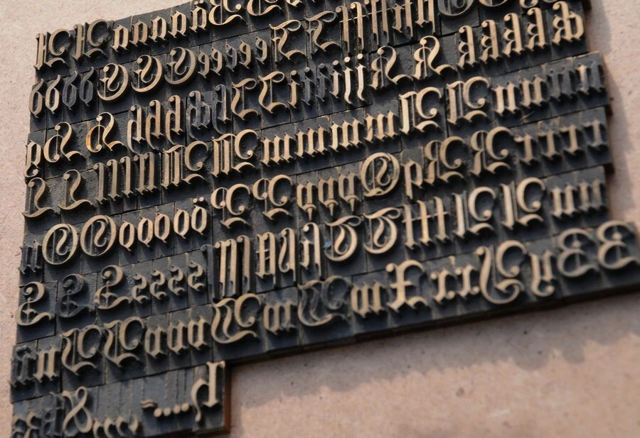 Prägeschrift 14 mm Messingschrift Buchbinder Messing Prägen Vergolden Fraktur ~