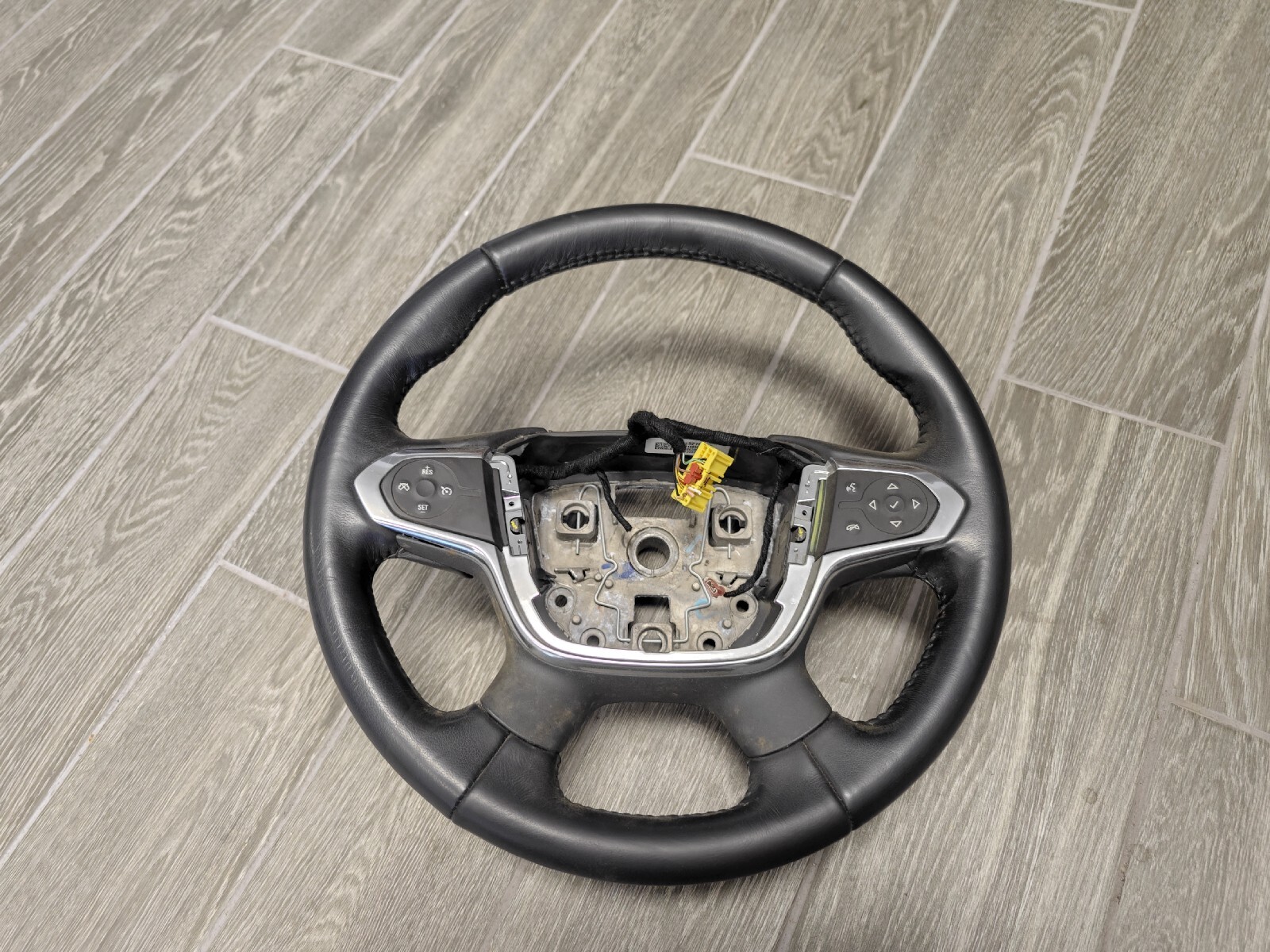 20182021 CHEVROLET TRAVERSE STEERING WHEEL LEATHER BLACK OEM WITH