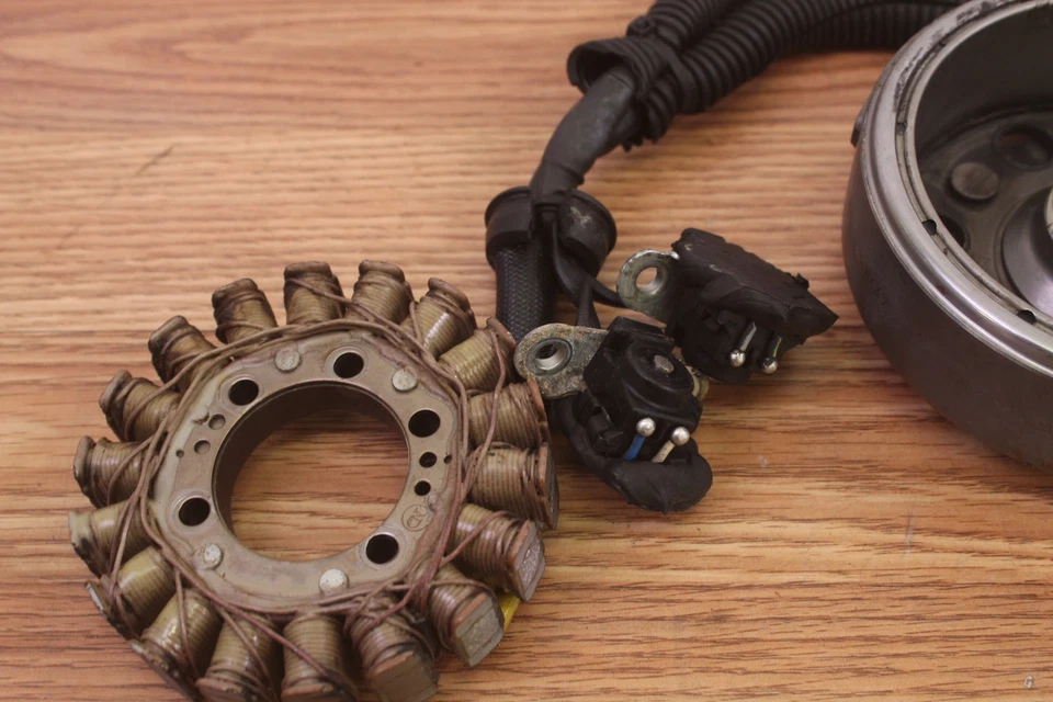 Estator SKI-DOO Summit 800 2006 REV con bobinas de pulso y volante de inercia Foto 4 de 4