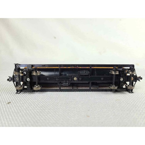 Athearn Shell SCCX 2005 Triple Dome Tank Car HO RTR - Picture 5 of 6