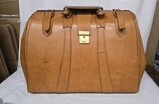 Vintage Genuine Tan Leather Gladstone Doctor's Bag | Retro Apothecary Medical