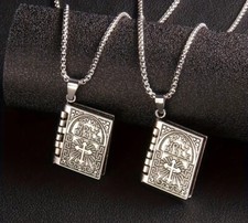 Collar Colgante Libro Biblia Cruz Plata para los amantes de Jesús, incluye caja