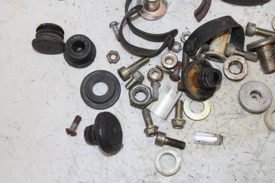 1998 DUCATI MONSTER 900 OEM PARAFUSOS DE MONTAGEM DE MOTOR HARDWARE PARAFUSOS DE MOTOR - Imagem 2 de 4