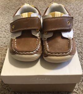 clarks size 2 baby shoes