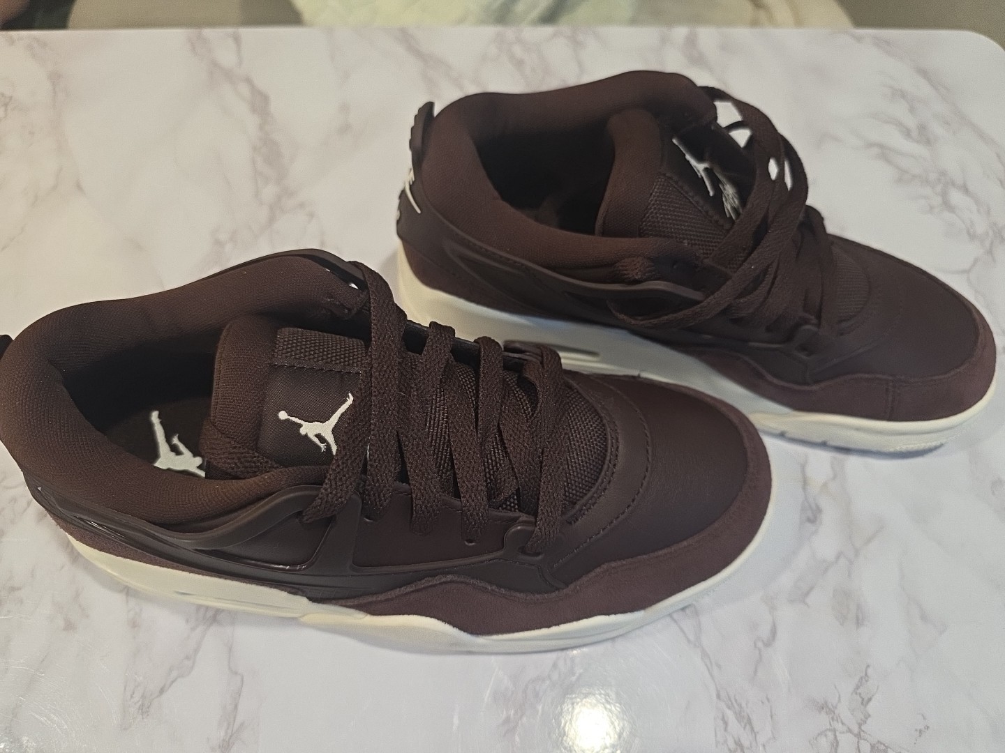 Nike Womens Air Jordan 4 RM "Earth" (Dark Brown) sneakers Size 7