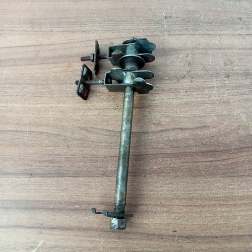 Suzuki GS500 Hinterrad Spindelachse mit Verstellern