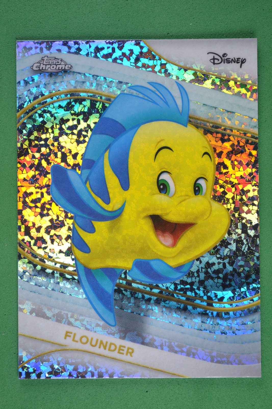 Flounder 2025 Topps Chrome Disney Finding Nemo Mini-Diamonds Refractor #60