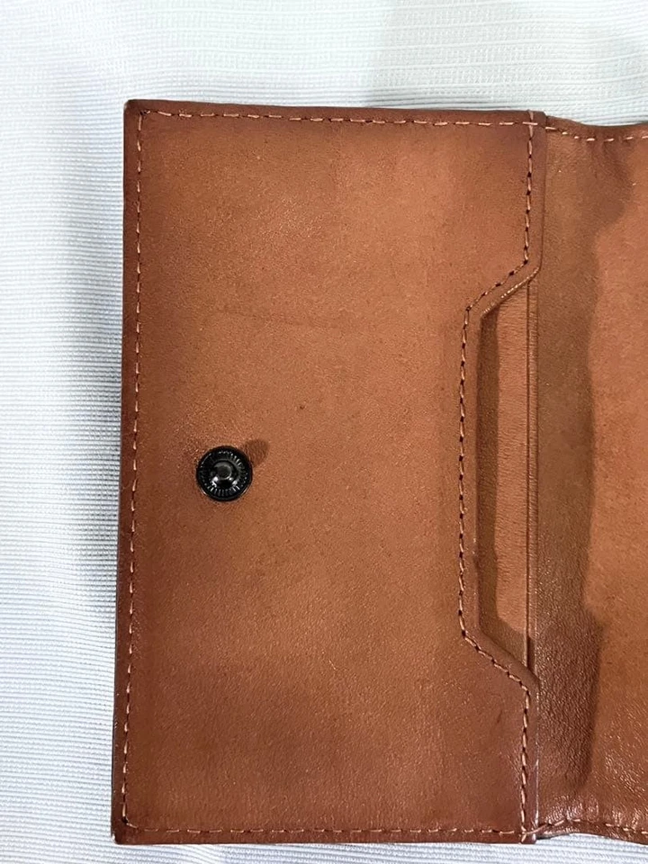 Estuche para llaves de cuero Diesel para hombre 6 filas patrón de cocodrilo muy buen estado lujo clásico elegante Foto 4 de 4