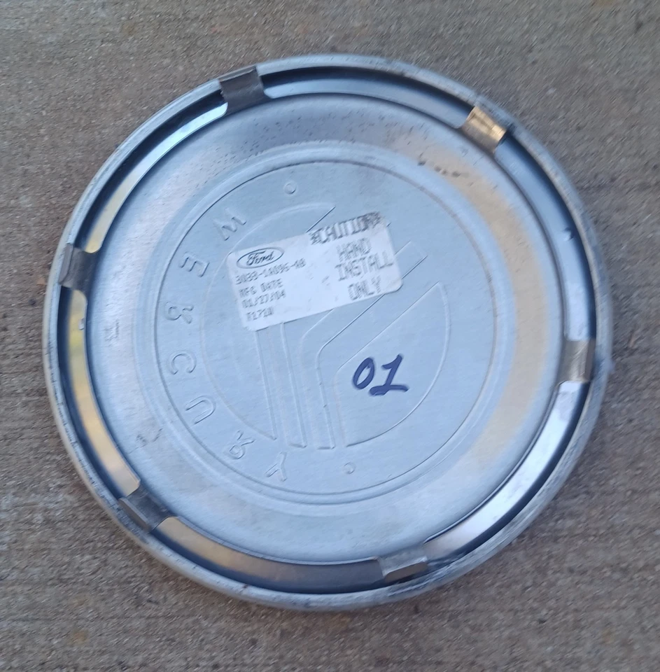 Центральный колпак Mercury Grand Marquis, обработанный алюминий, 2004-2008 3W33-1A096-AA 01 - Изображение 3 из 3