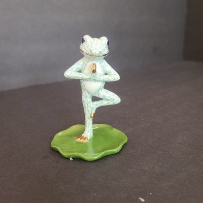 HEREND YOGA FROG IN TREE POSE PORCELAIN FIGURINE Green  3.5''