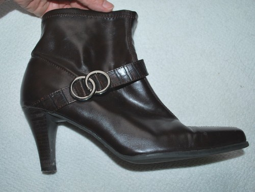 Etienne Aigner BOCCI Chocolate Brown buckle ankle boots 3” heels 8.5M - Picture 4 of 11