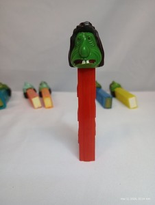  PEZ  MR UGLY NO FEET 3.4 RED AUSTRIA STEM