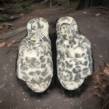 Authentic Uggs Slippers Size 8