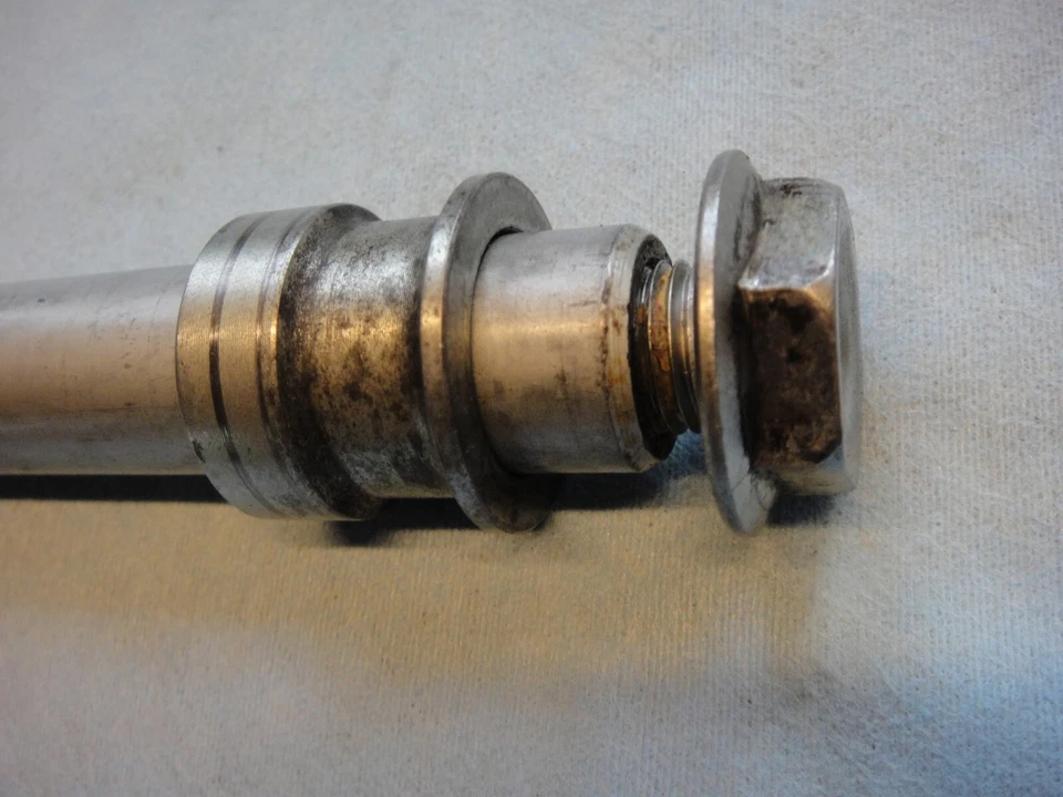 Honda GL1500 2000 Axe De Roue Avant / Front Wheel Spindle 88 - 00 31 K - Photo 2/4