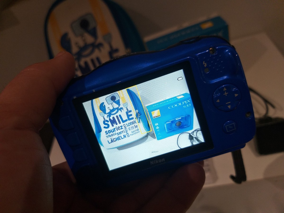 Nikon COOLPIX S33 13.2MP 3X Zoom Digital Camera Blue Waterproof