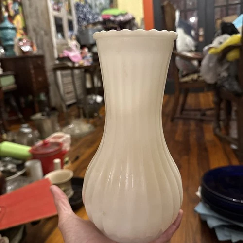 VTG Large White Milk Glass Flower Vase Ribbed Wide Bottom Ruffle Top 9”