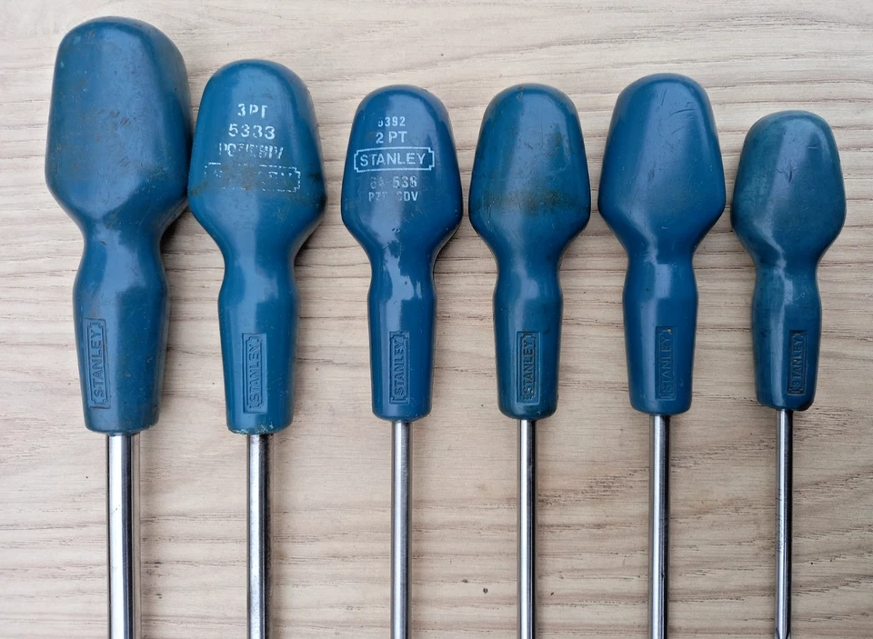 A Lovely Selection Of Vintage Stanley Blue Series Phillips & Pozi Screwdrivers. - Image 2 of 4