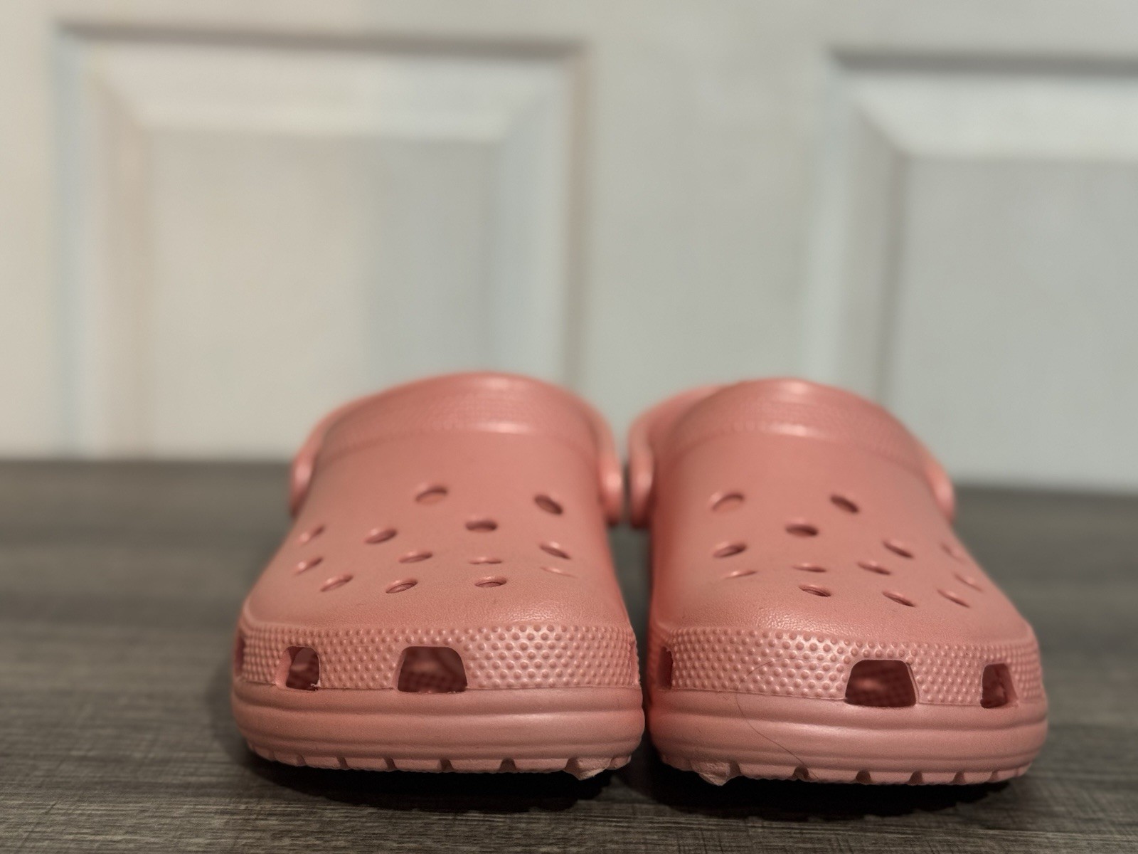 Women's Size 7 Pink Crocs Clogs Ventilated Slip-On Great Condition-image
