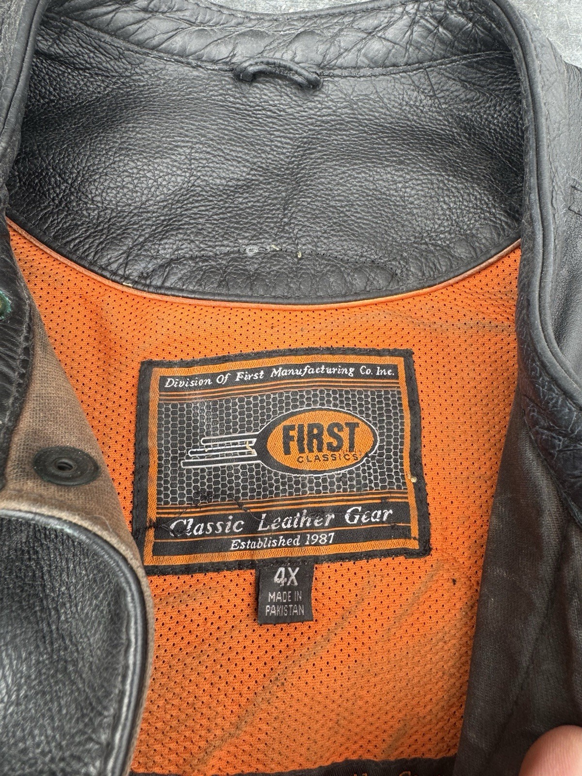 First Classics Black Outer Shell Classic Gear Lea… - image 8