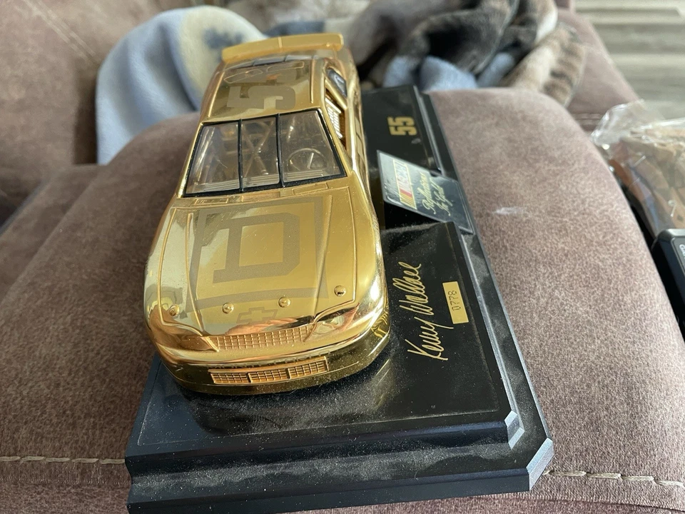 Коллекционный литой гоночный автомобиль NASCAR Кенни Уоллеса  - Изображение 4 из 4