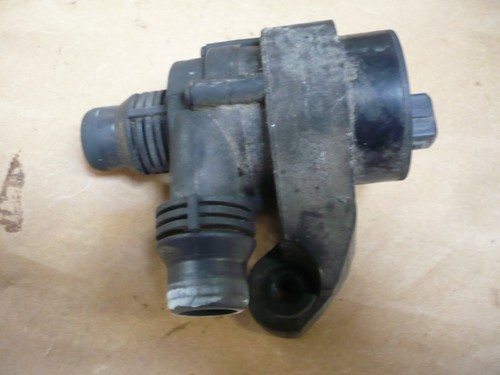 BMW 7er E65 E66 Zusatzwasserpumpe 6411 6922699