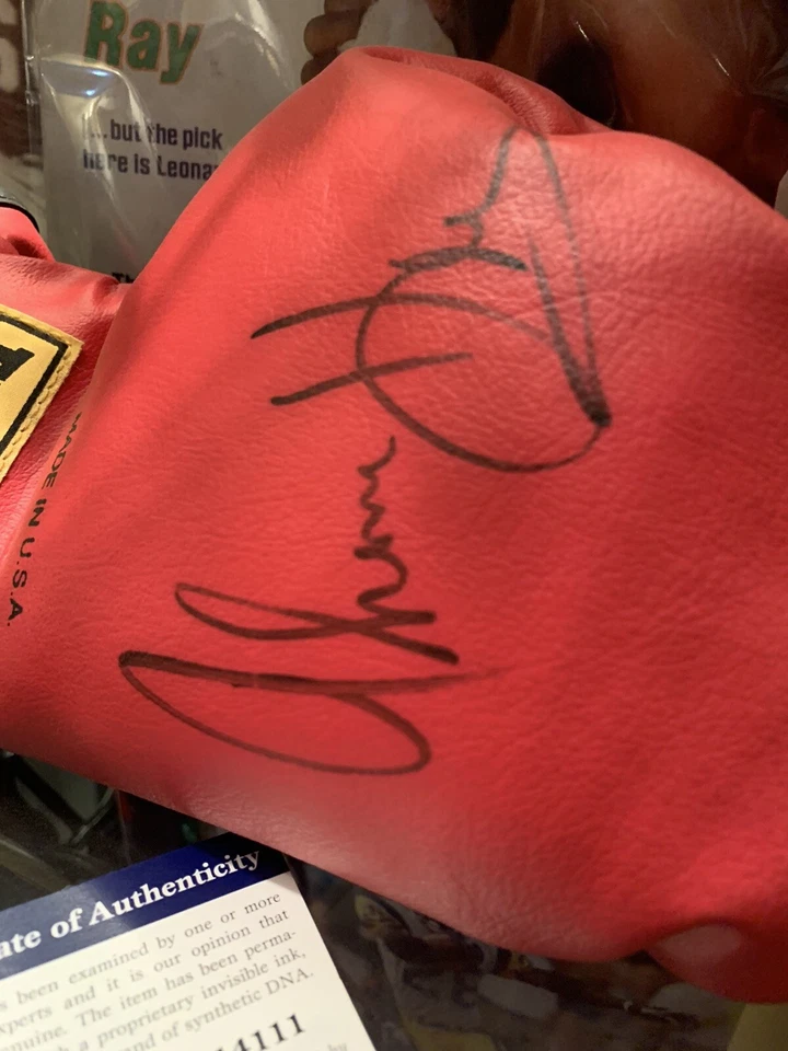 vintage thomas “the hitman” hearns autographed boxing glove and magazine PSA🔥 - Image 2 of 4