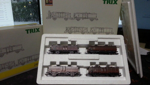 TRIX H0 24007 - 4er-Güterwagen-Set aus der Serie Feuer und Wasser Neu | Zustand: Neu