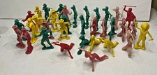 VINTAGE TIM MEE COWBOYS & INDIANAS RED GREEN YELLOW 2.5" LOT OF 34